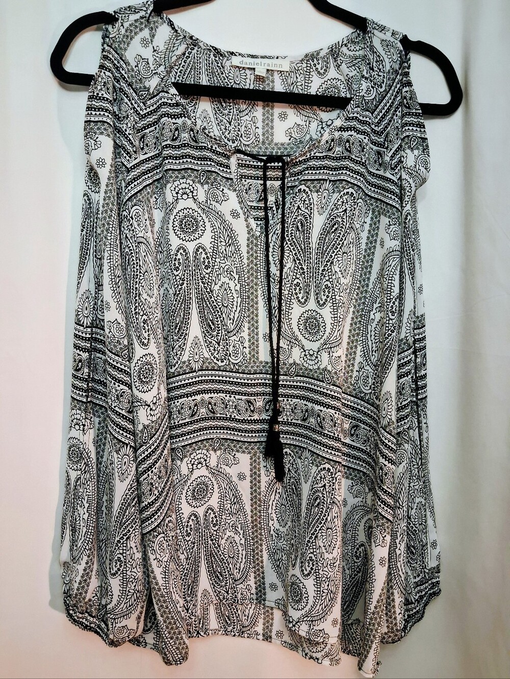 Daniel Rainn Black & White Paisley Cold-Shoulder Blouse Size LG